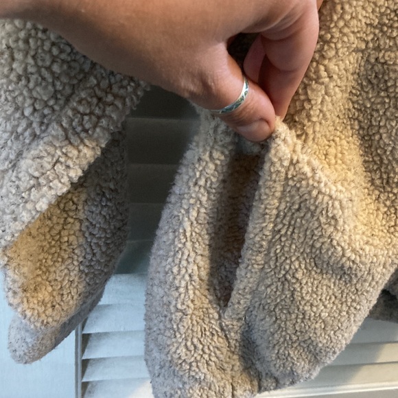 Art unlimited sportswear - L cream sweater with pockets and a horse patch - Picture 4 of 9